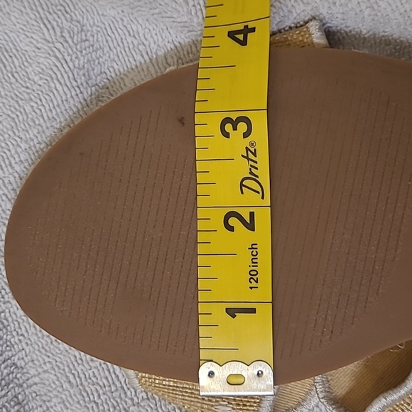 J. Crew Women's Gold and‎ Cream Sandals zise used good condition. - Picture 9 of 10